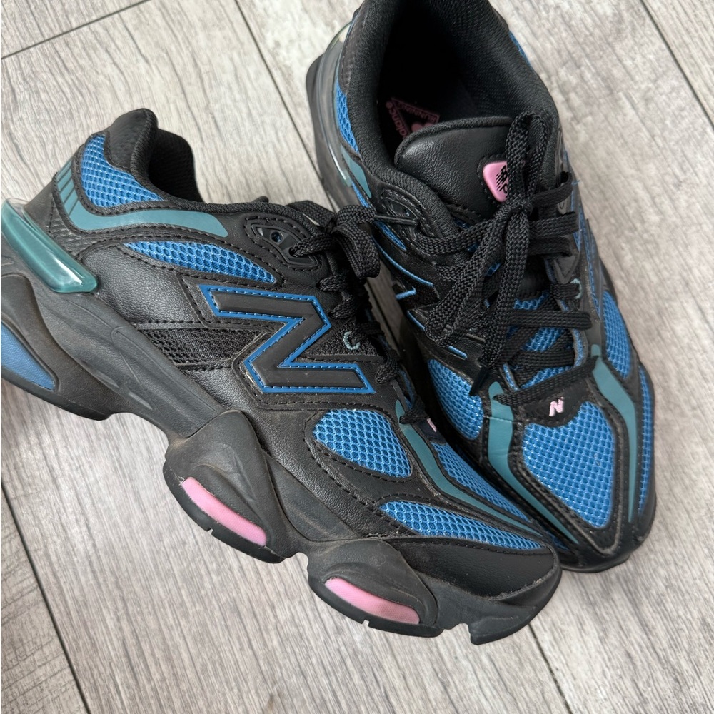 New Balance 9060 7.5 women’s - Picture 2 of 8